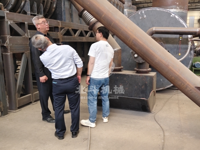 山東客戶來訪,連續式炭化設備獲高度評價